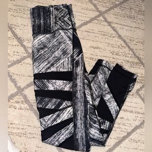 Black and white mesh lululemon leggings